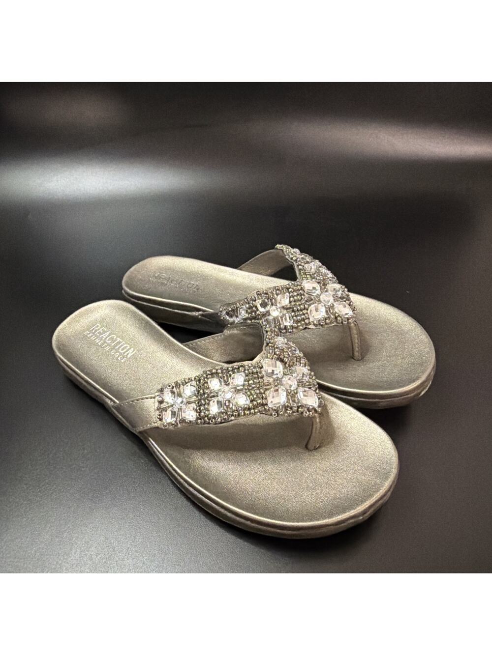 Kenneth Cole Reaction Glamathon Womens Pewter Rhinestone Thong Sandals Size 5.5